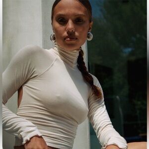 The Line by K Margaux Turtleneck Cream size XS (NWT)